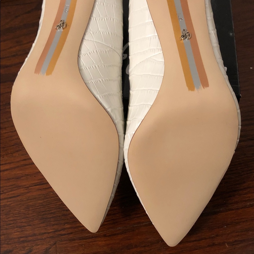 NWOT Sam Edelman Ivory Croc-Embossed Pointed Toe Leather Pumps - Picture 11 of 14